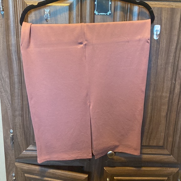 Mauve colored body con skirt from forever 21 - Picture 3 of 3